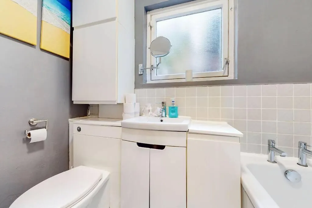 Stunning 2Bdr With Beautiful Garden Apartment London
